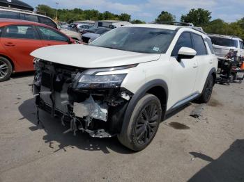  Salvage Nissan Pathfinder