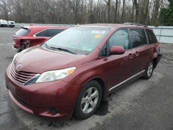  Salvage Toyota Sienna