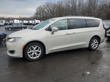  Salvage Chrysler Pacifica