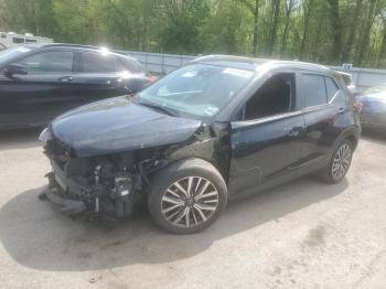  Salvage Nissan Kicks