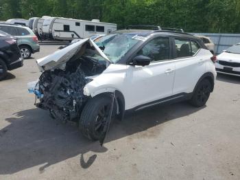  Salvage Nissan Kicks