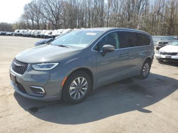  Salvage Chrysler Pacifica