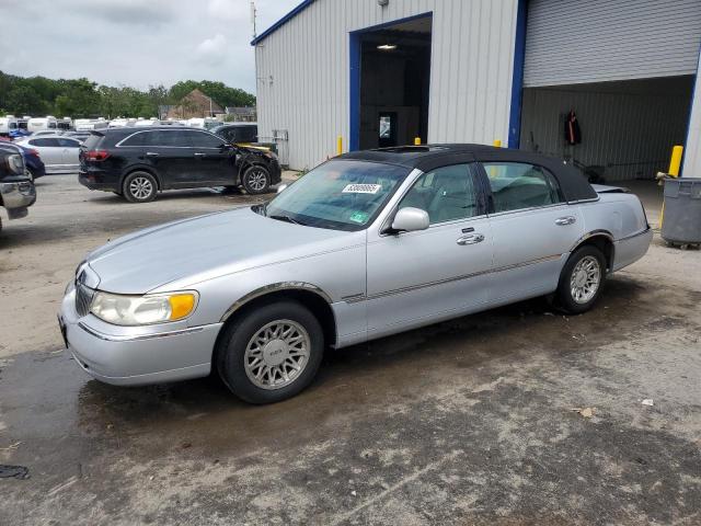  Salvage Lincoln Towncar