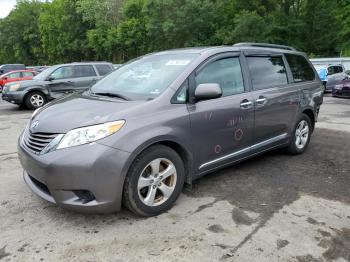  Salvage Toyota Sienna