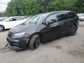  Salvage Chrysler Pacifica