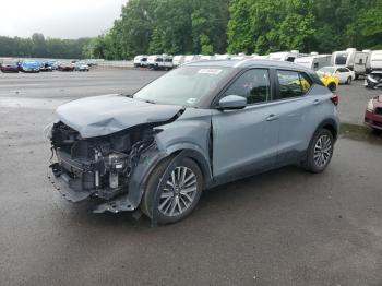  Salvage Nissan Kicks