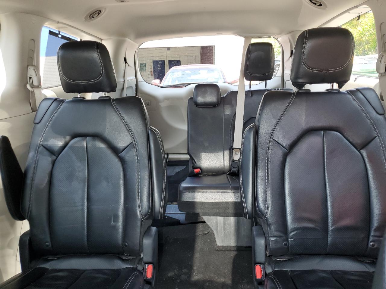 Chrysler Pacifica Touring L Image 7