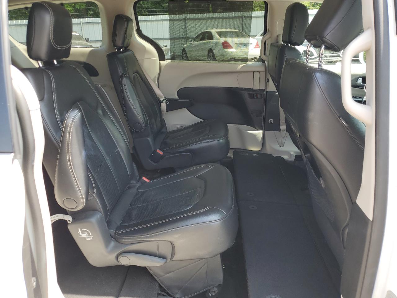 Chrysler Pacifica Touring L Image 14