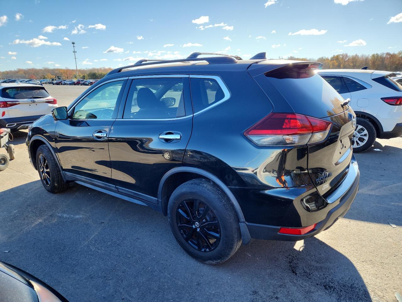 Nissan Rogue S Image 2