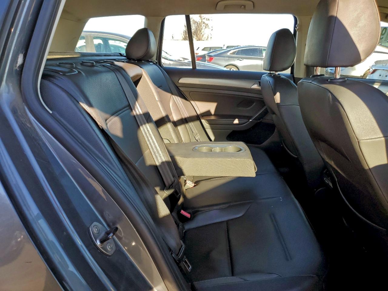 Volkswagen Golf S Image 12