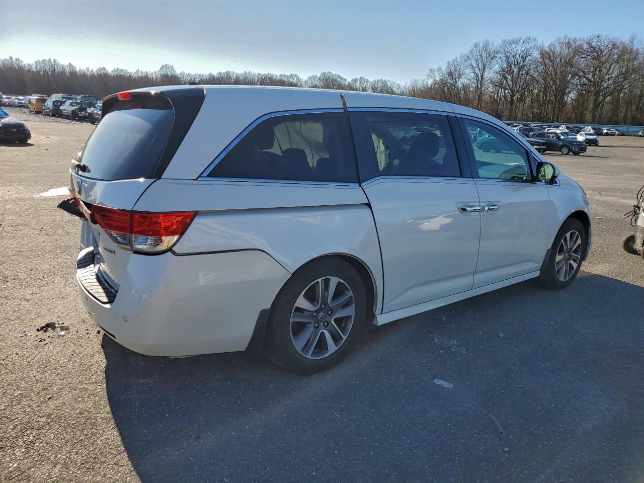 Honda Odyssey Touring Image 2