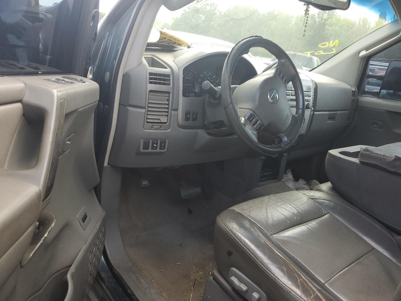 Nissan Titan Xe Image 9