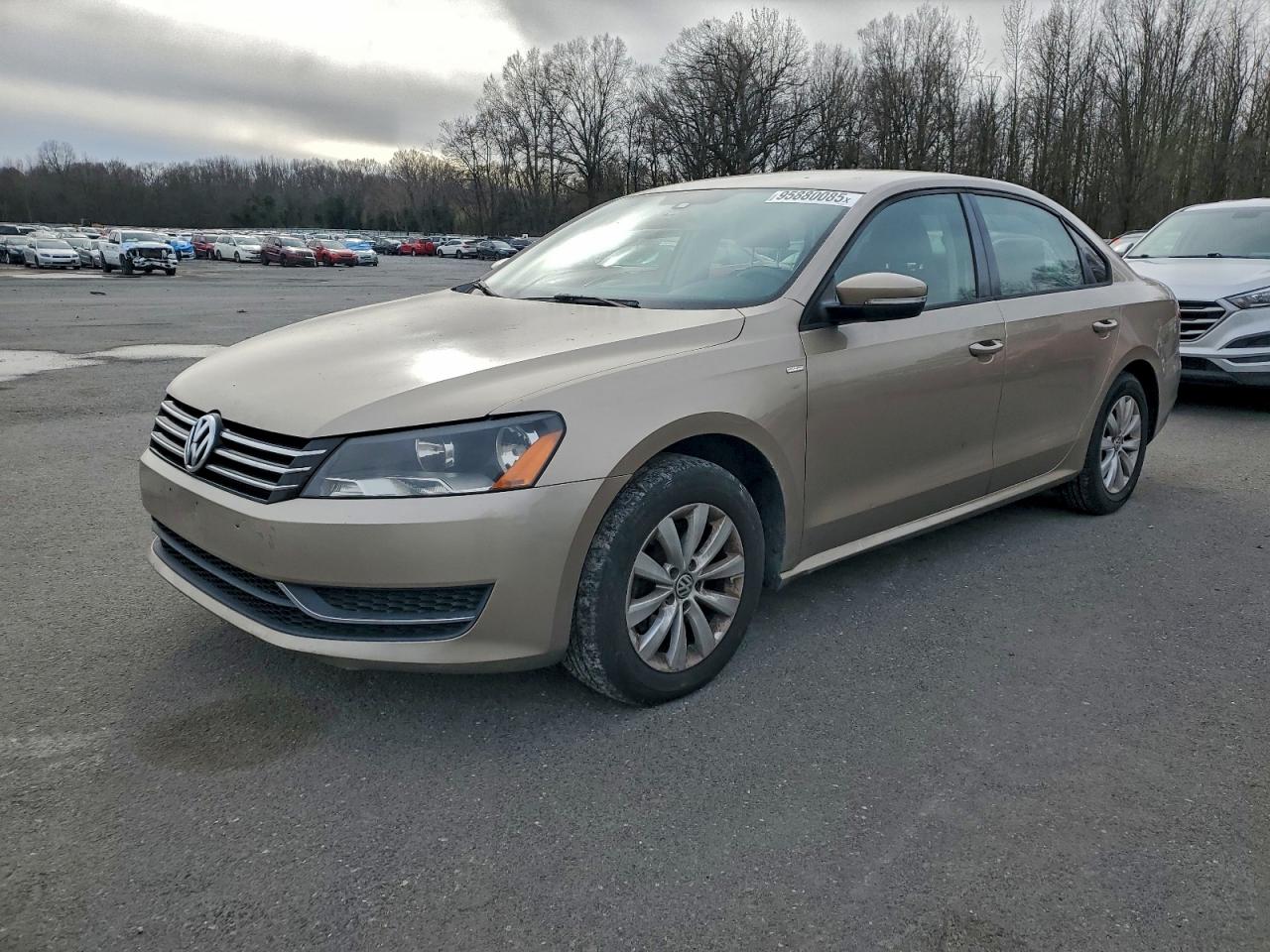 Volkswagen Passat S Image 1