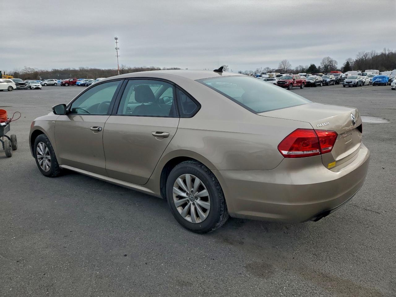 Volkswagen Passat S Image 2