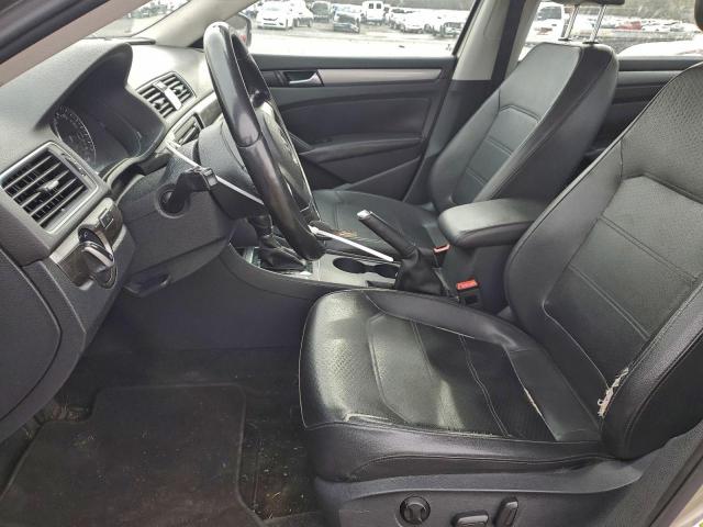 Volkswagen Passat S Image 6