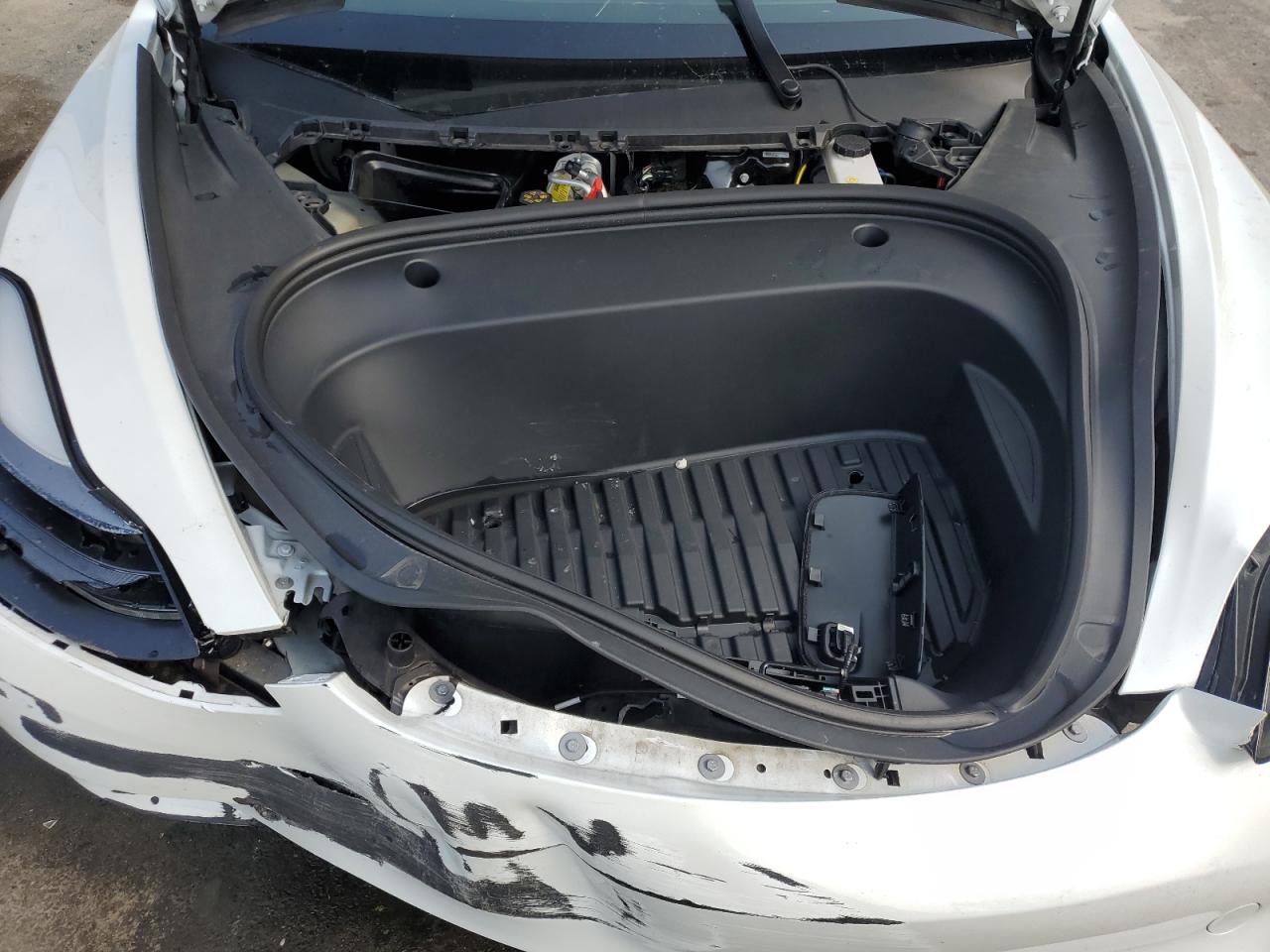 Tesla Model 3 Image 9
