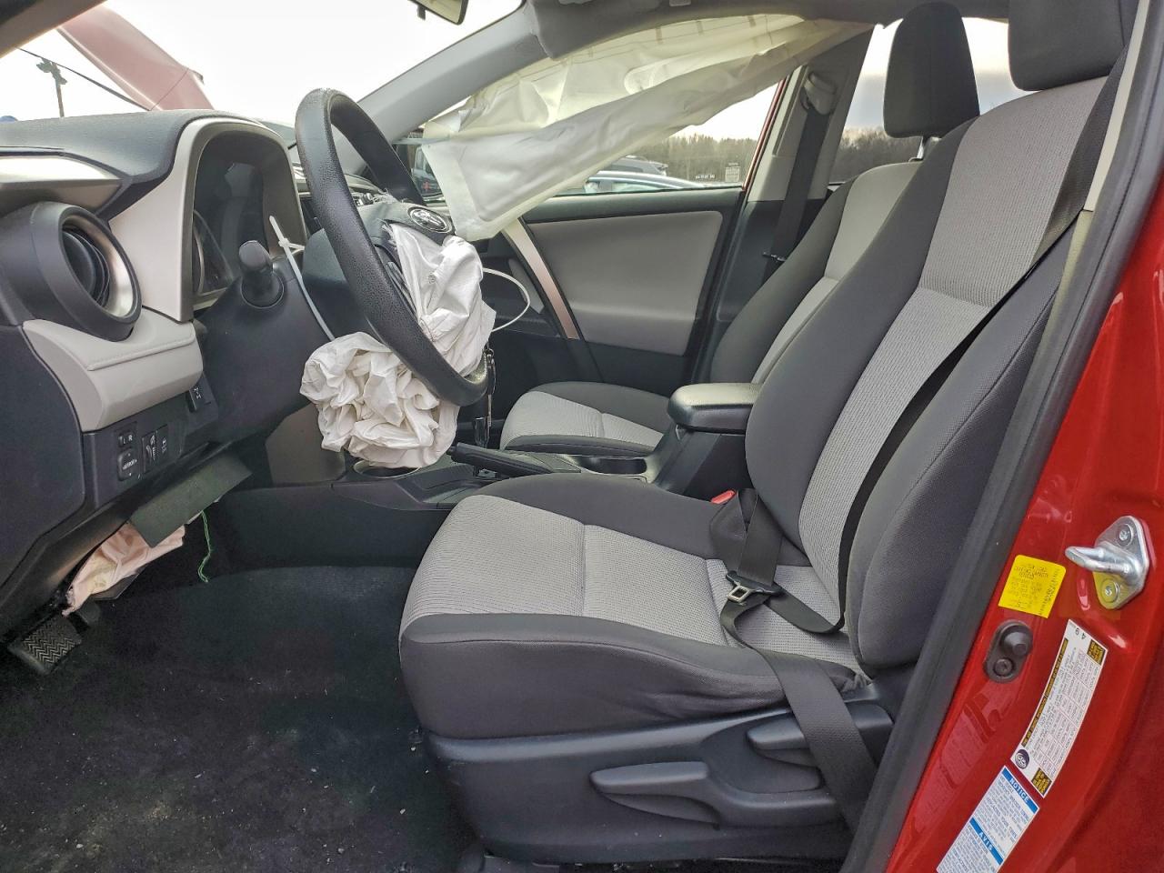 Toyota RAV4 Le Image 11