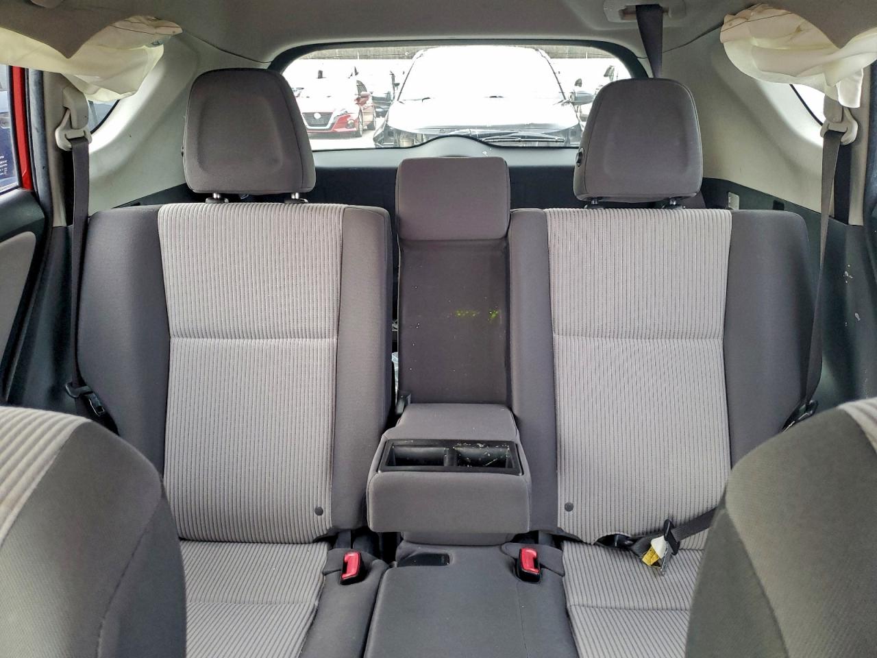 Toyota RAV4 Le Image 12