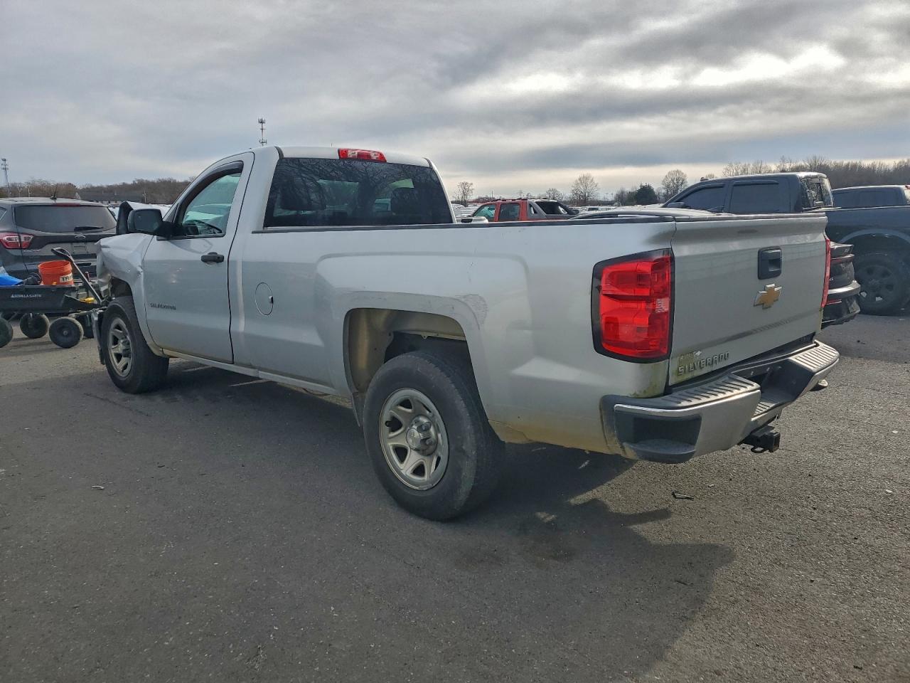 Chevrolet Silverado C1500 Image 2