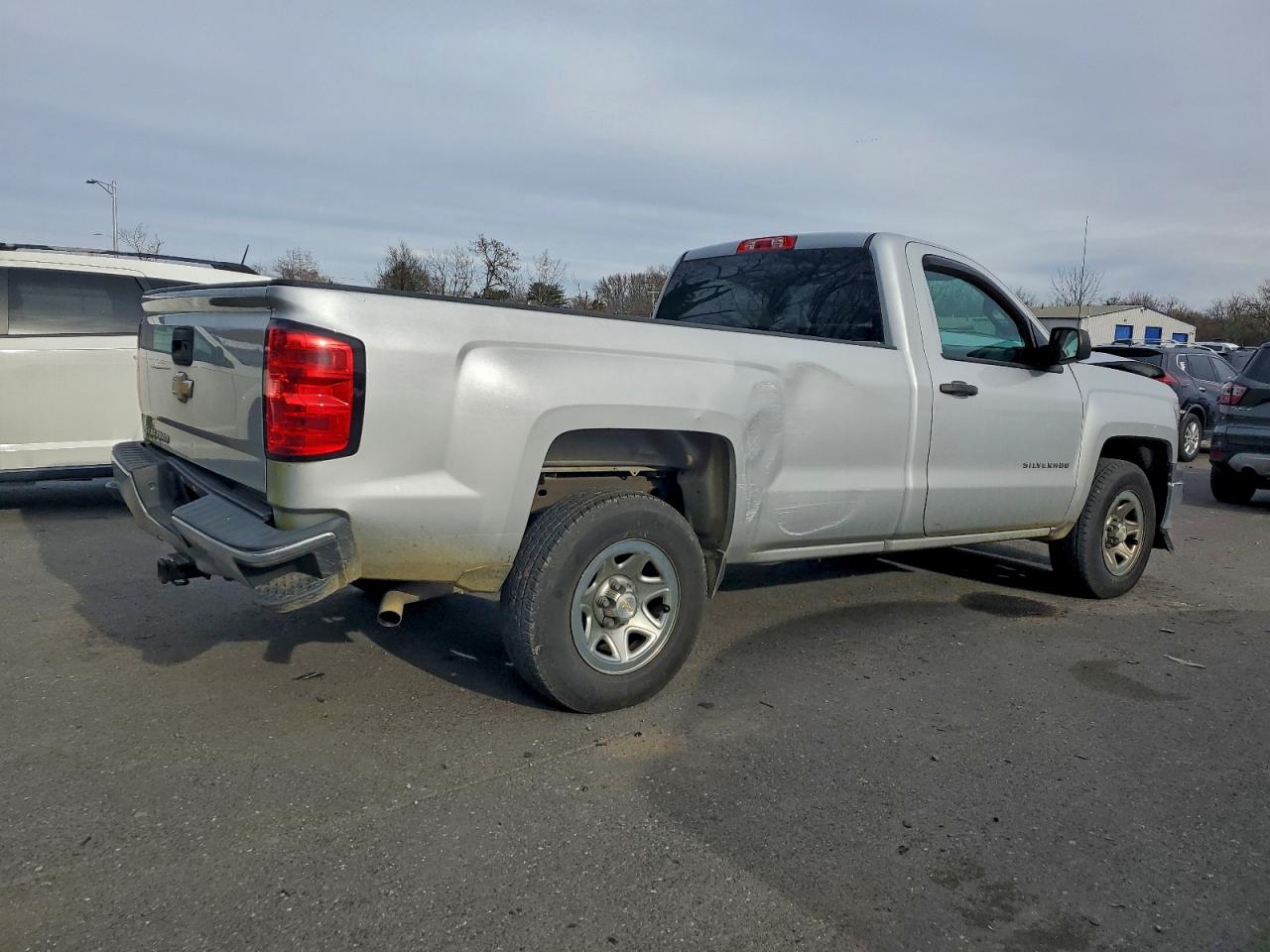 Chevrolet Silverado C1500 Image 3
