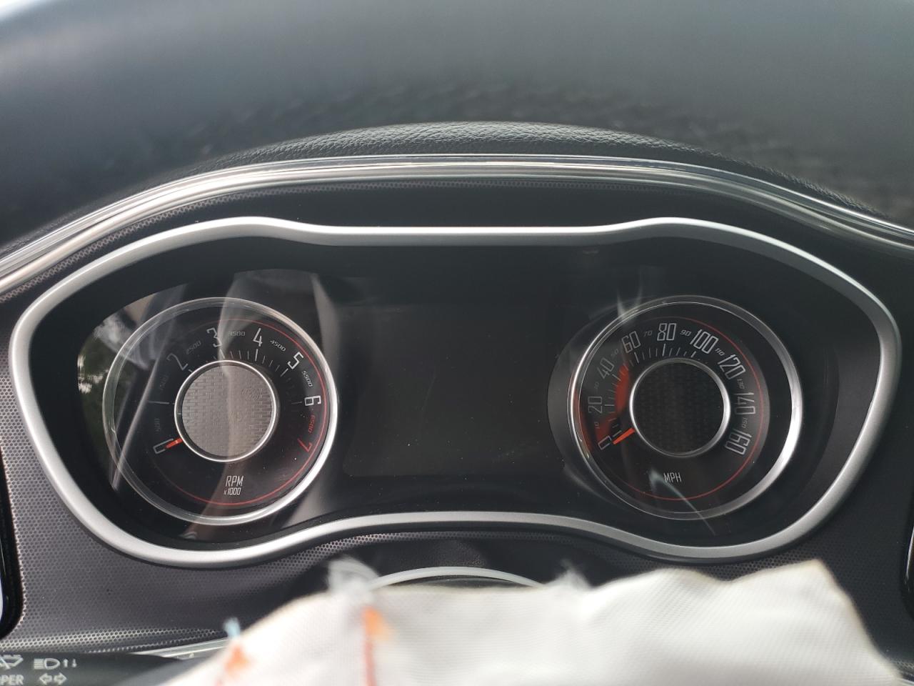 Dodge Challenger Sxt Image 2