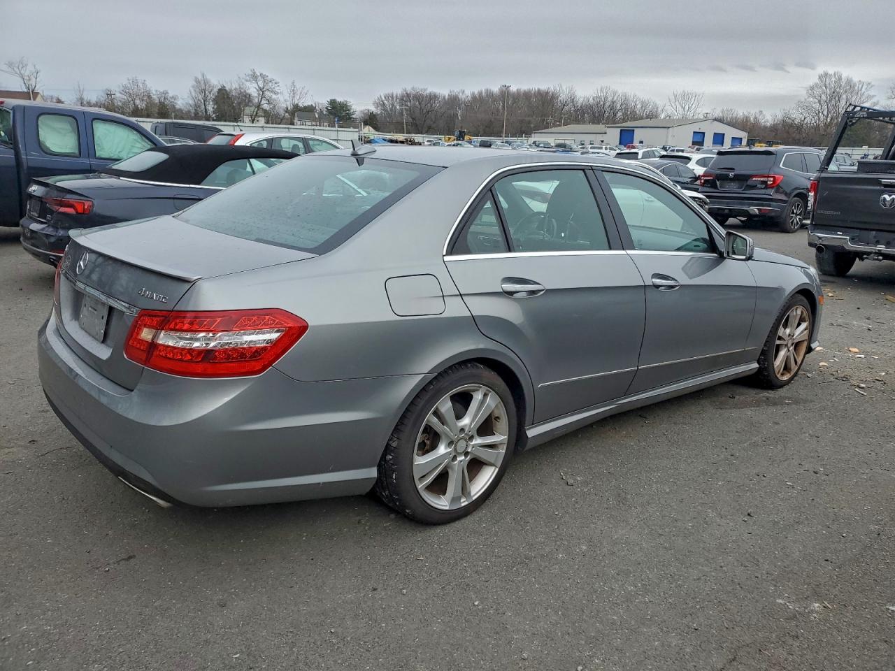Mercedes-Benz E-Class 350 4matic Image 11