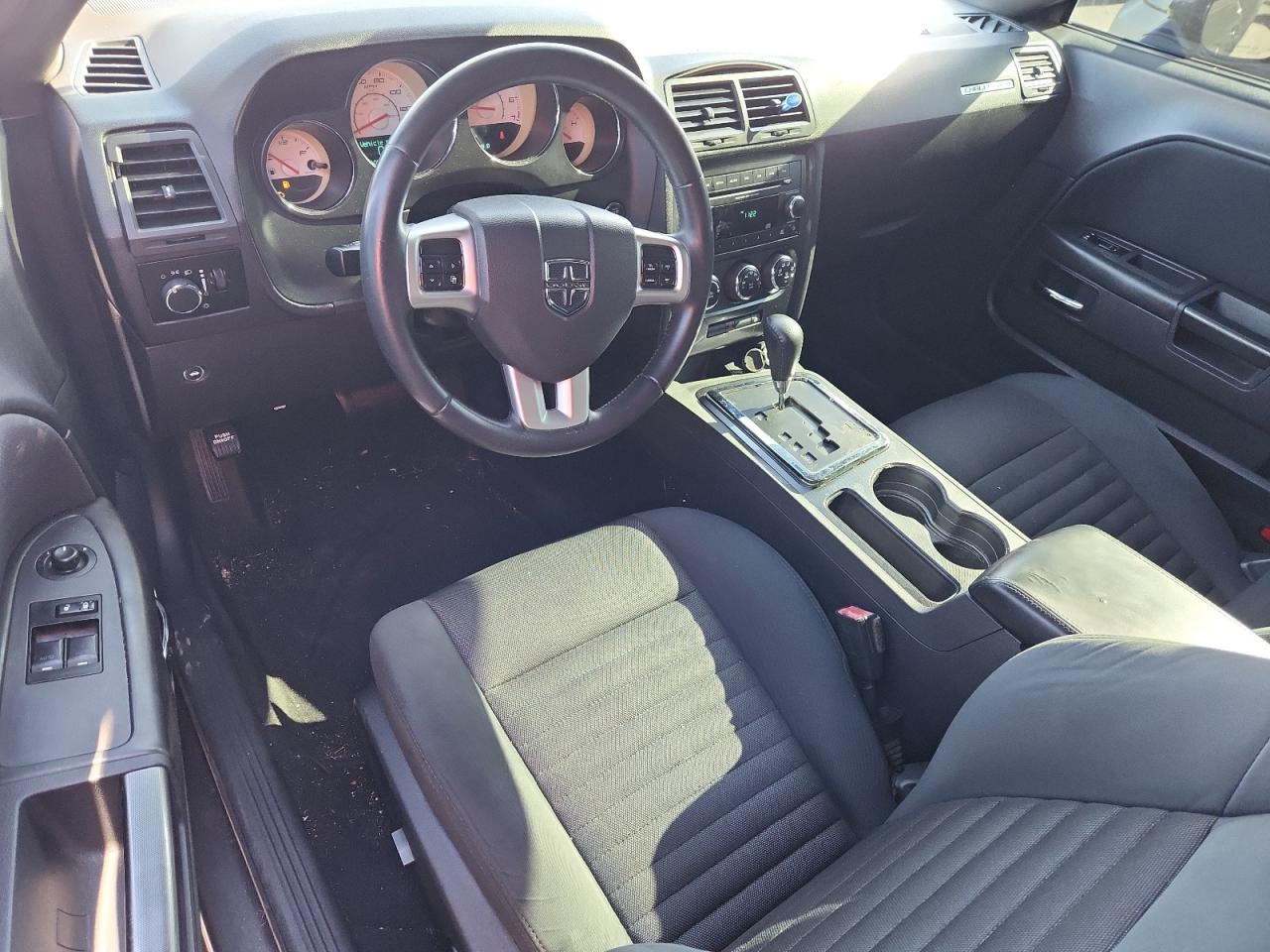 Dodge Challenger Sxt Image 3