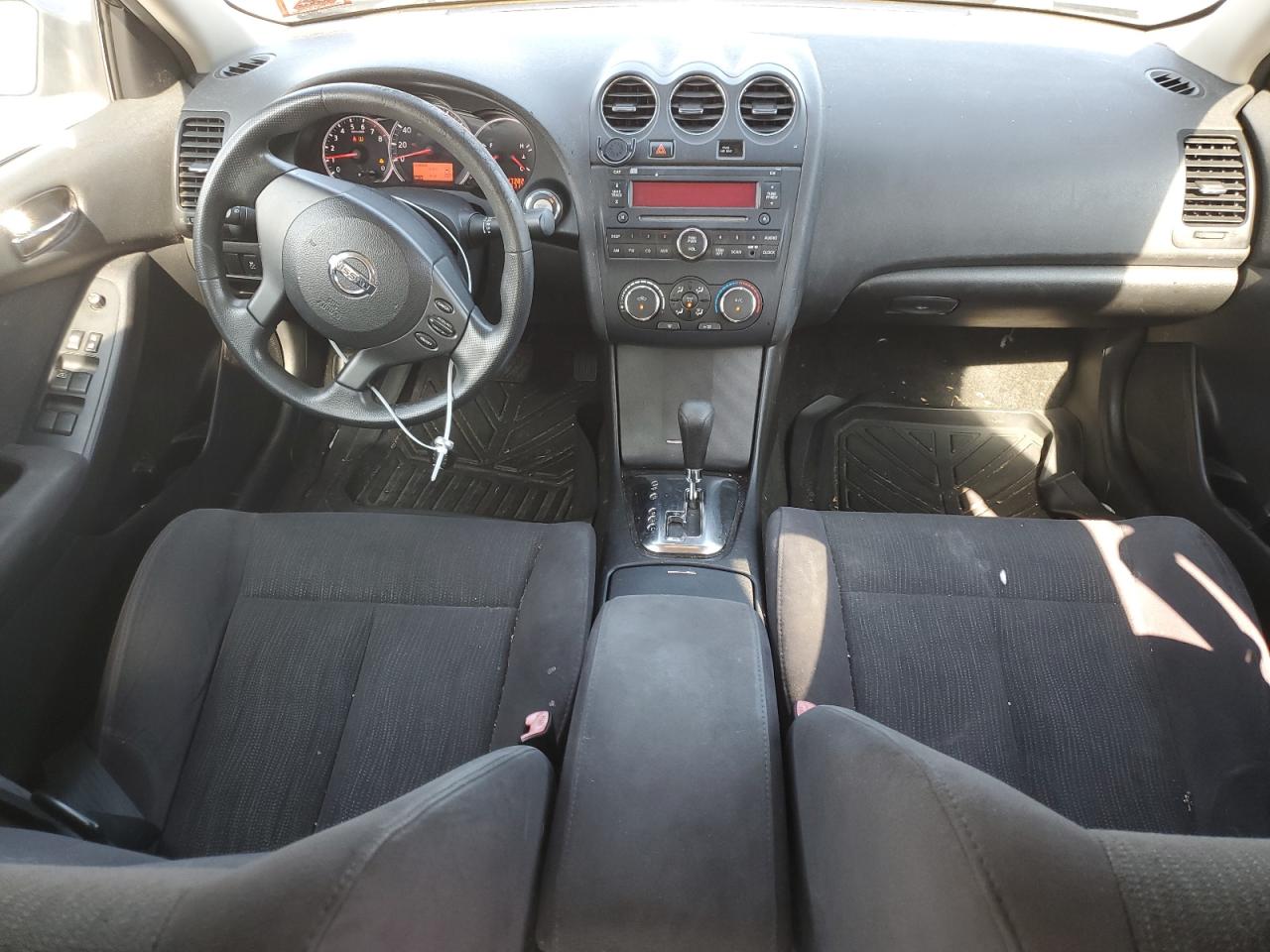 Nissan Altima Base Image 10