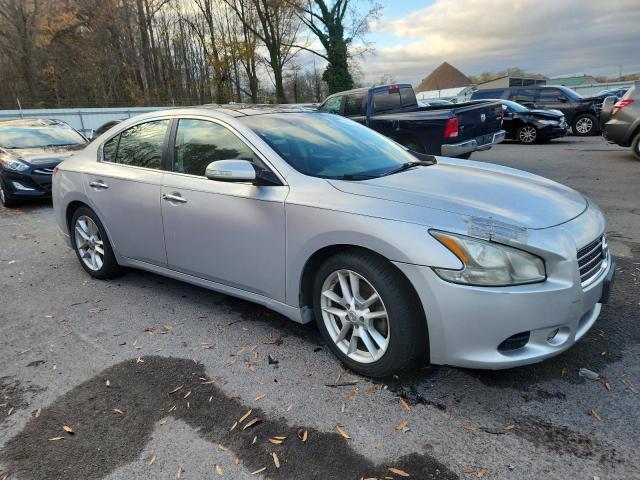 Nissan Maxima S Image 10