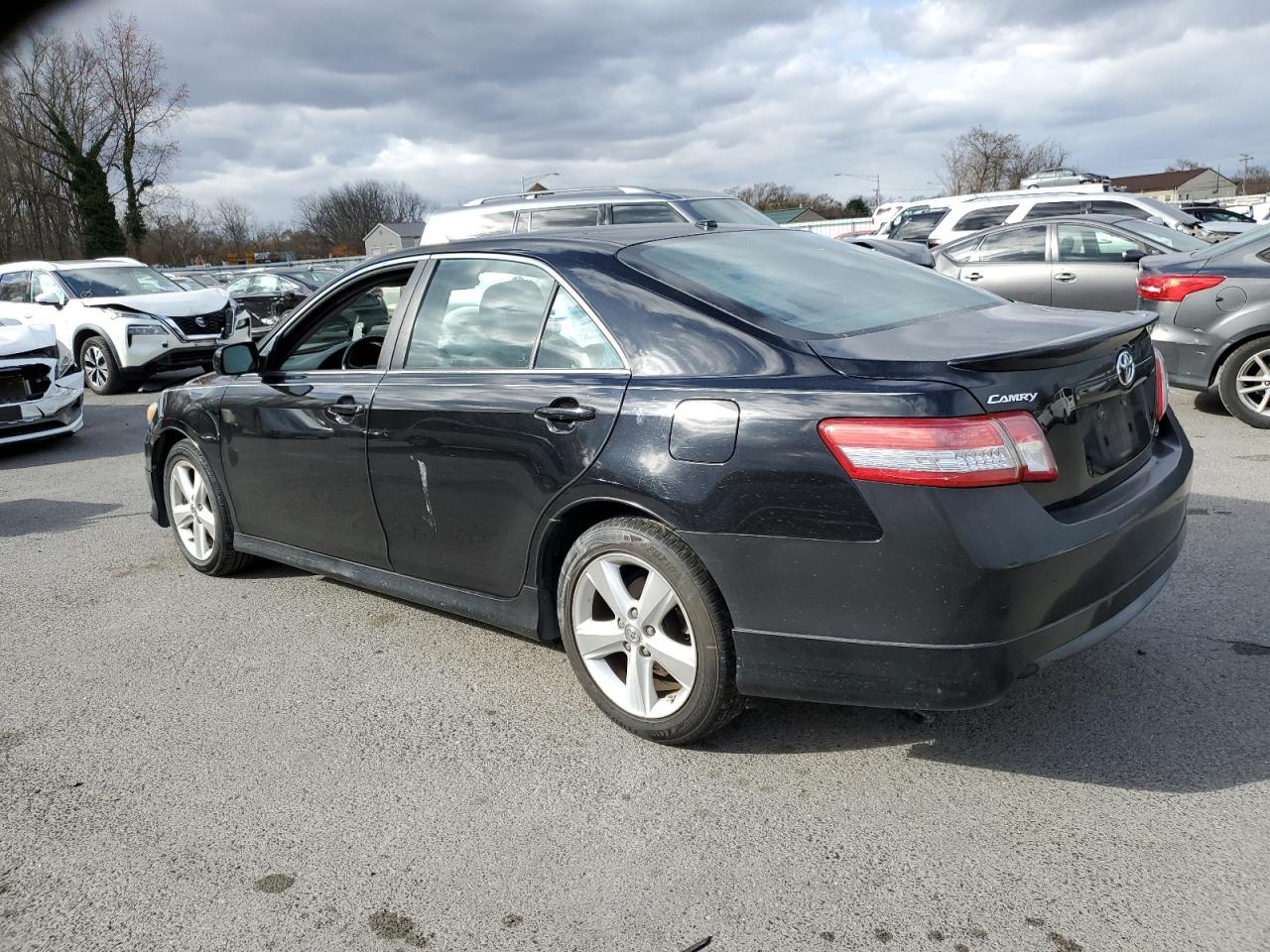 Toyota Camry Base Image 5