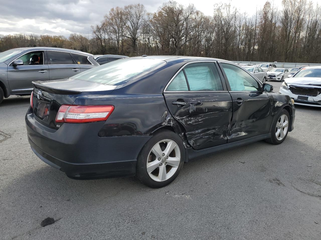 Toyota Camry Base Image 10