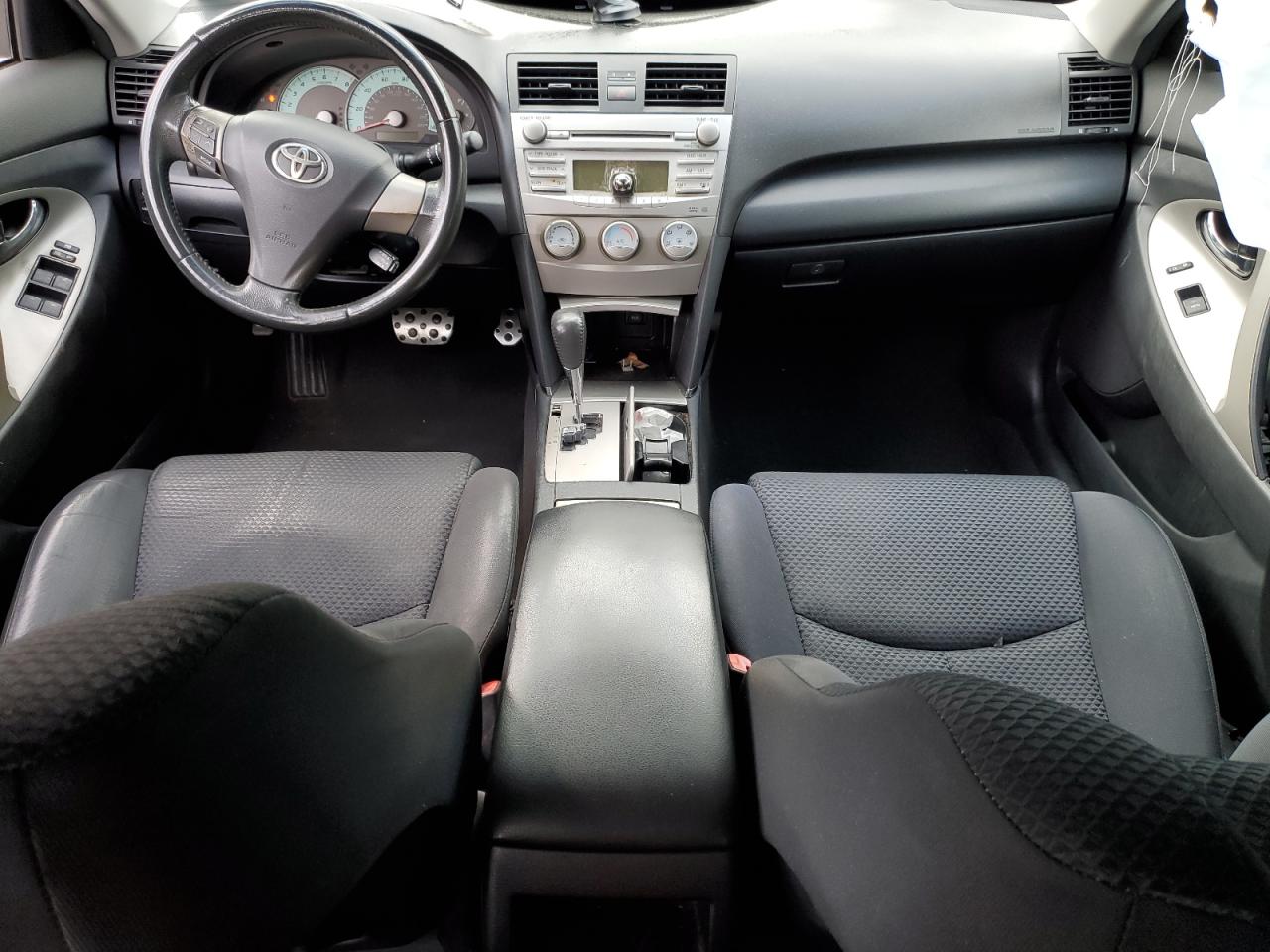 Toyota Camry Base Image 8