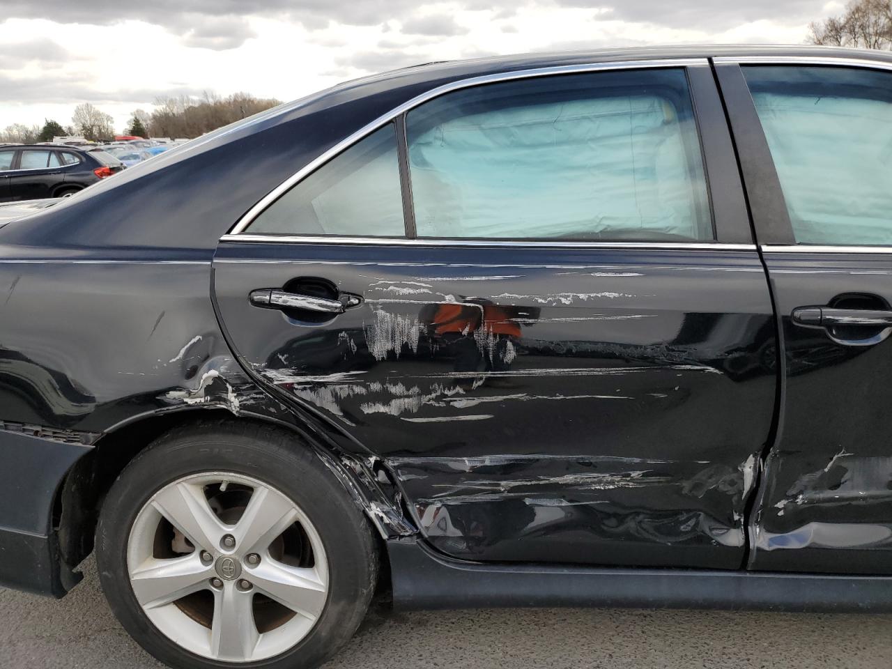 Toyota Camry Base Image 9