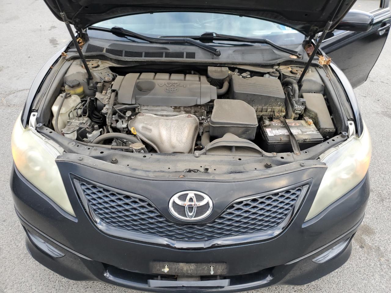 Toyota Camry Base Image 2