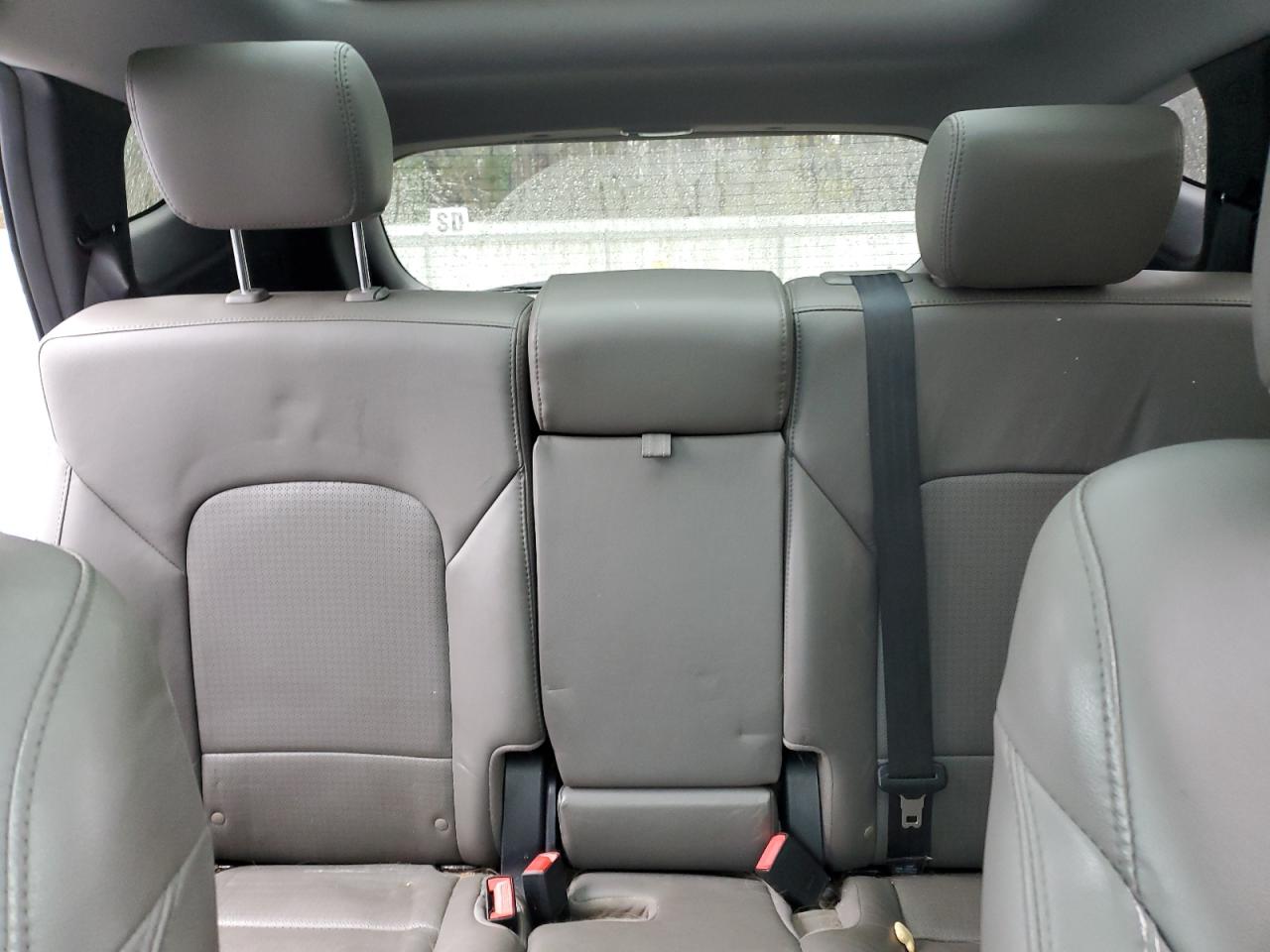 Hyundai SANTA FE Image 4