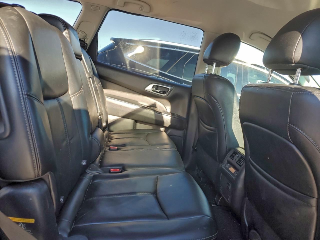 Nissan Pathfinder S Image 5