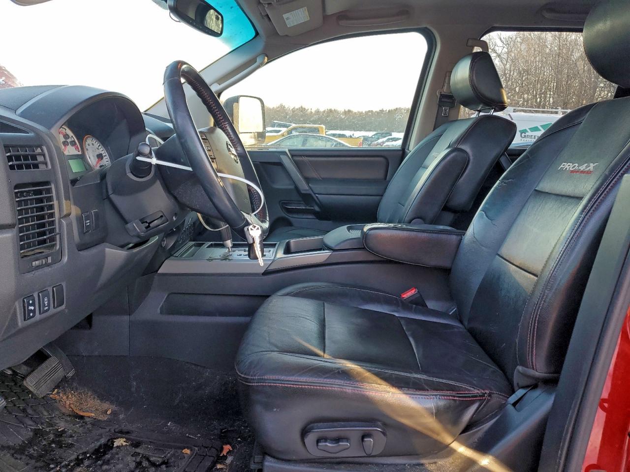 Nissan Titan S Image 8