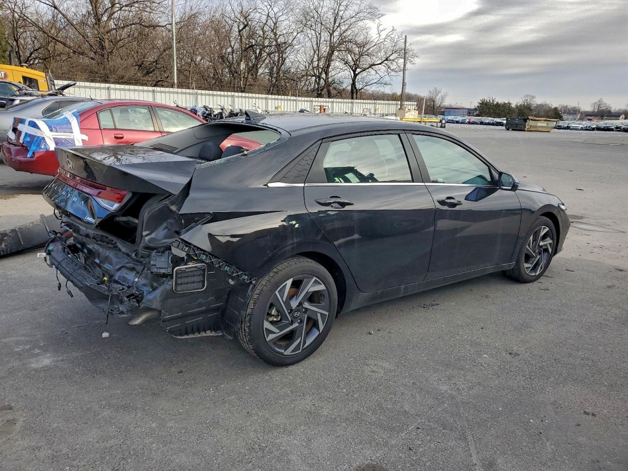 Hyundai ELANTRA Limited Image 6