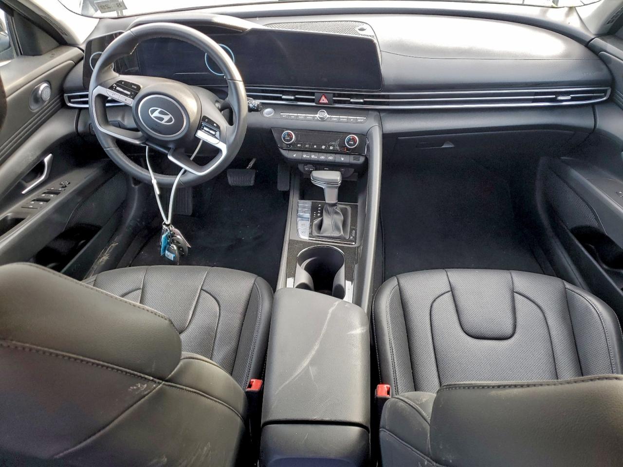 Hyundai ELANTRA Limited Image 4