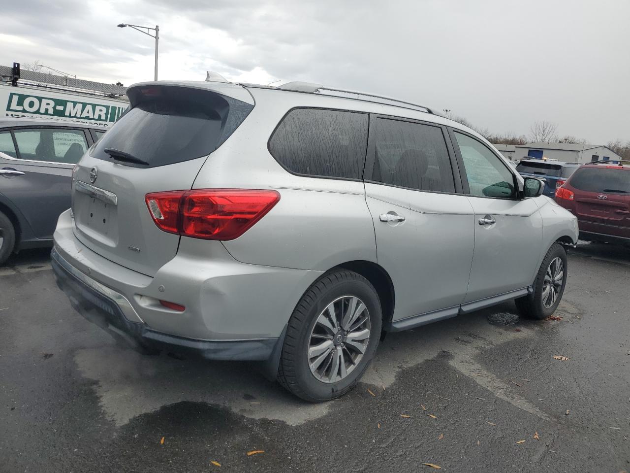 Nissan Pathfinder S Image 9