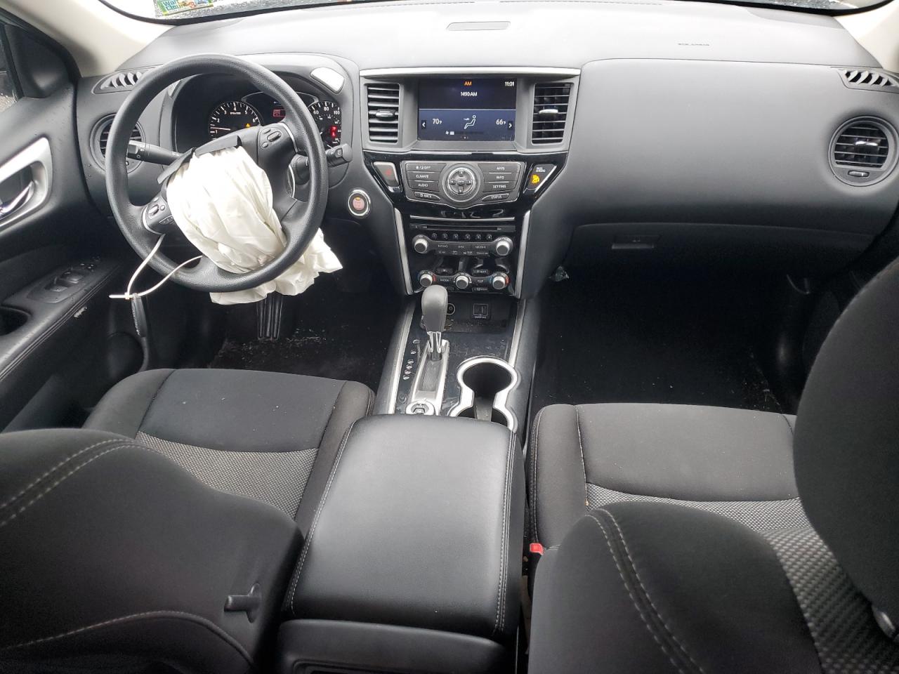 Nissan Pathfinder S Image 4