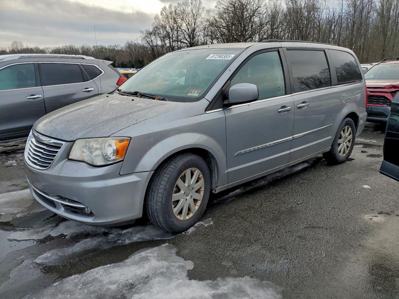 Chrysler Minivan Touring Image 1