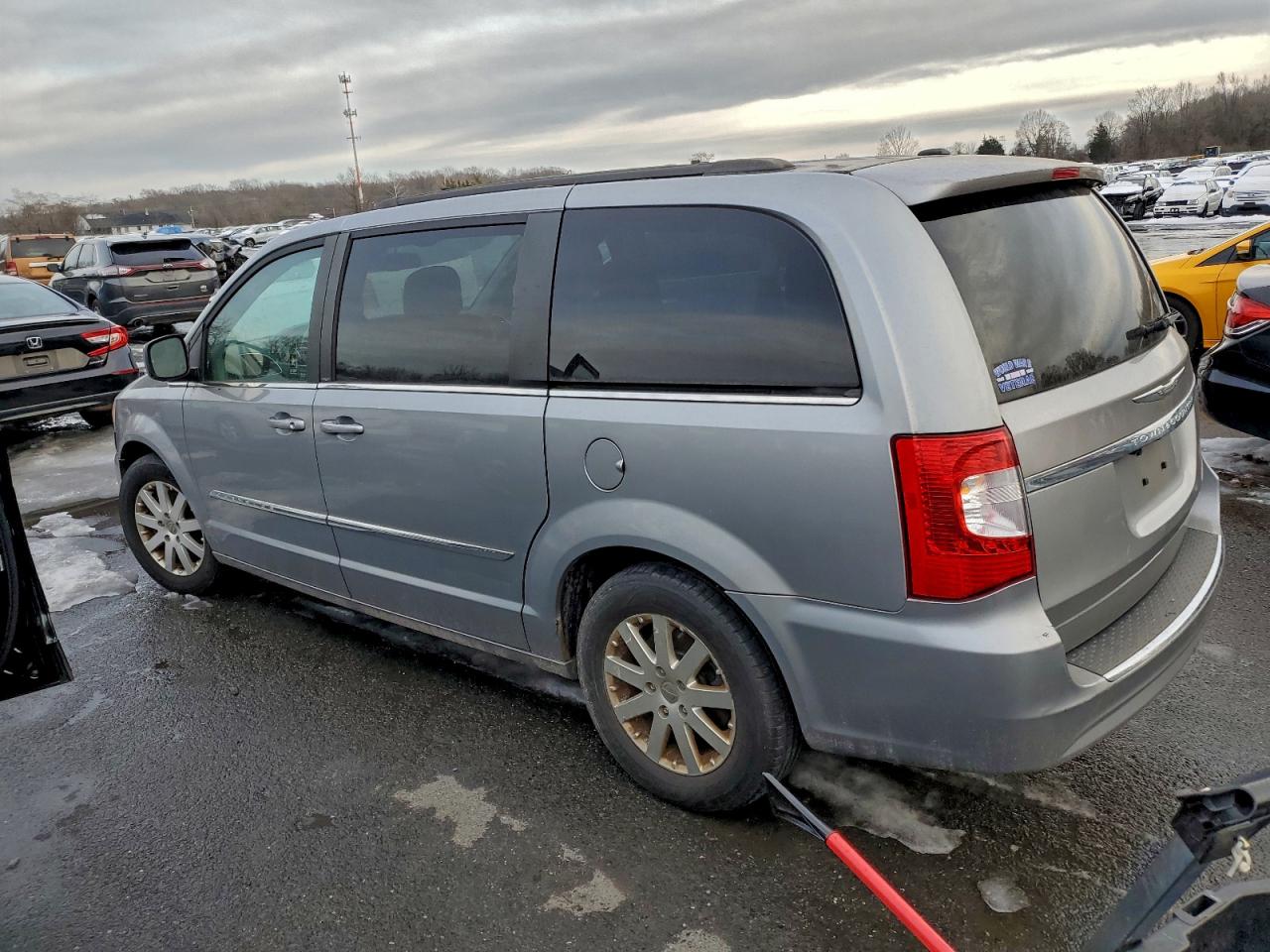 Chrysler Minivan Touring Image 5