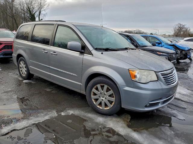 Chrysler Minivan Touring Image 7