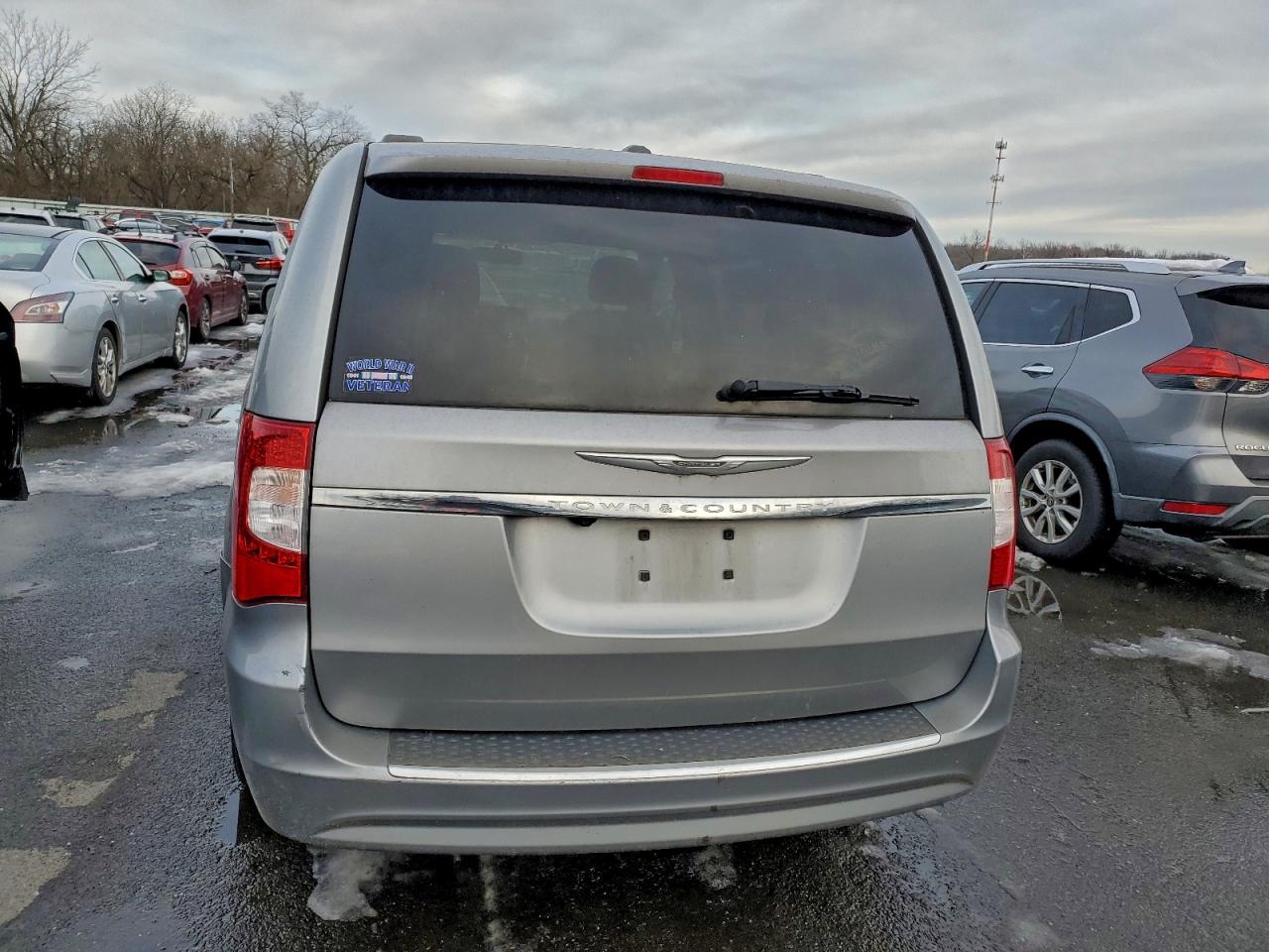 Chrysler Minivan Touring Image 11