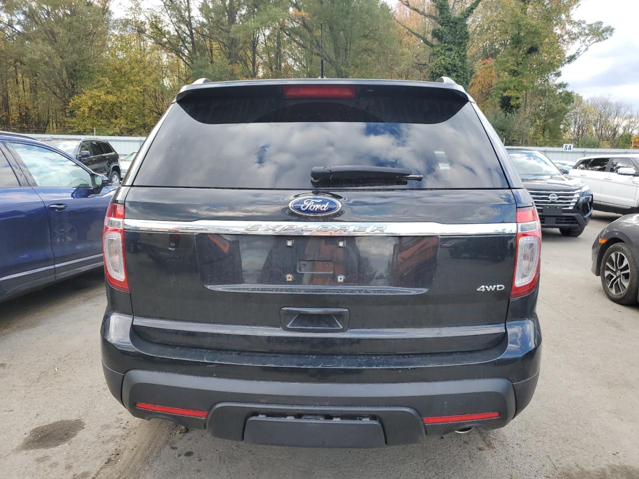 Ford Explorer Image 4