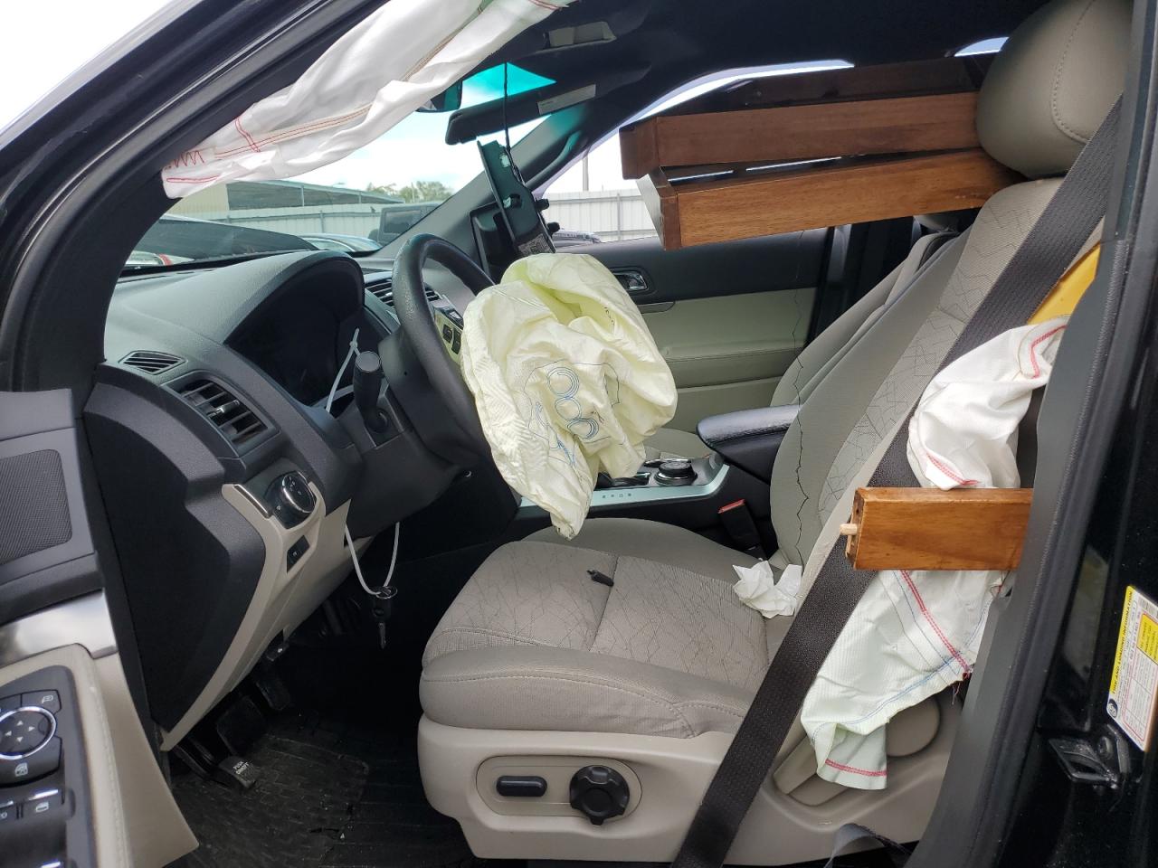 Ford Explorer Image 2