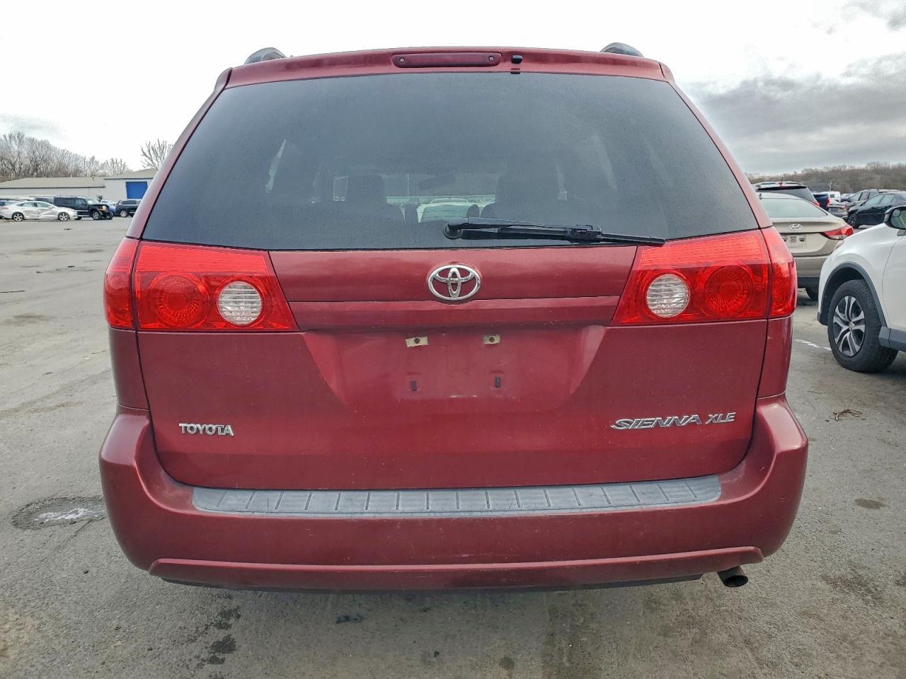 Toyota Sienna Xle Image 9