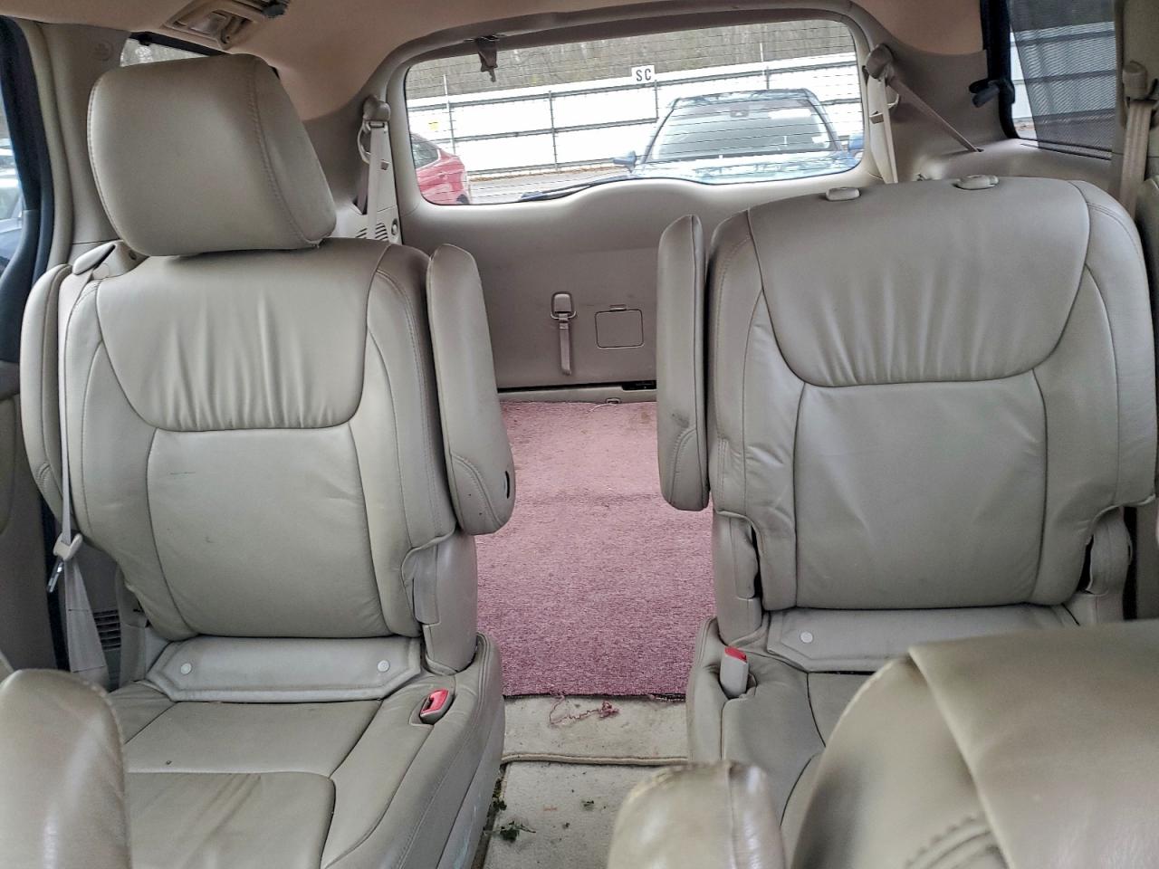 Toyota Sienna Xle Image 10