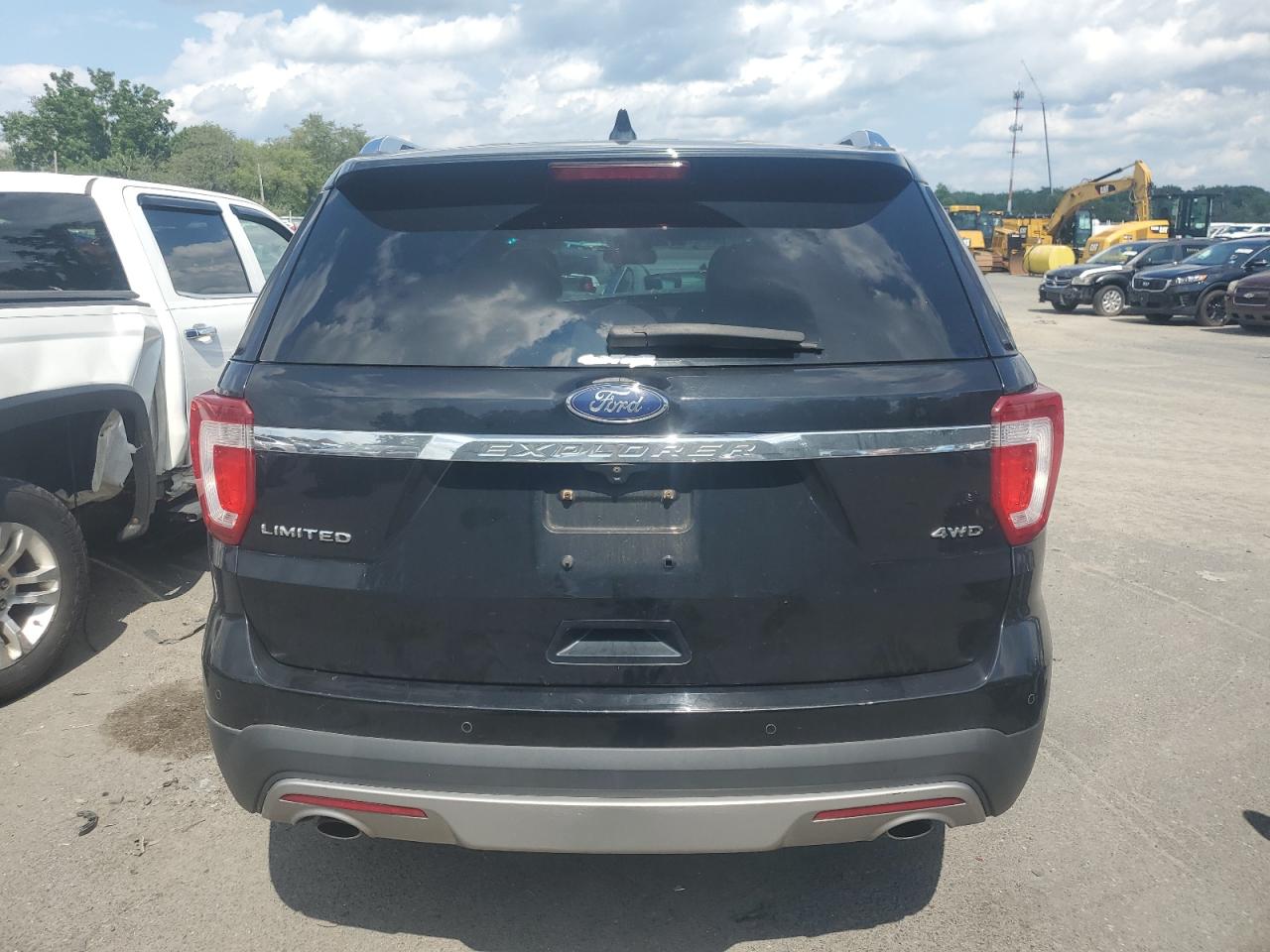 Ford Explorer Limited Image 12